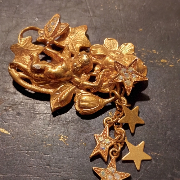 Kirk Folly Gold tone Angel with flower brooch. - Picture 2 of 6